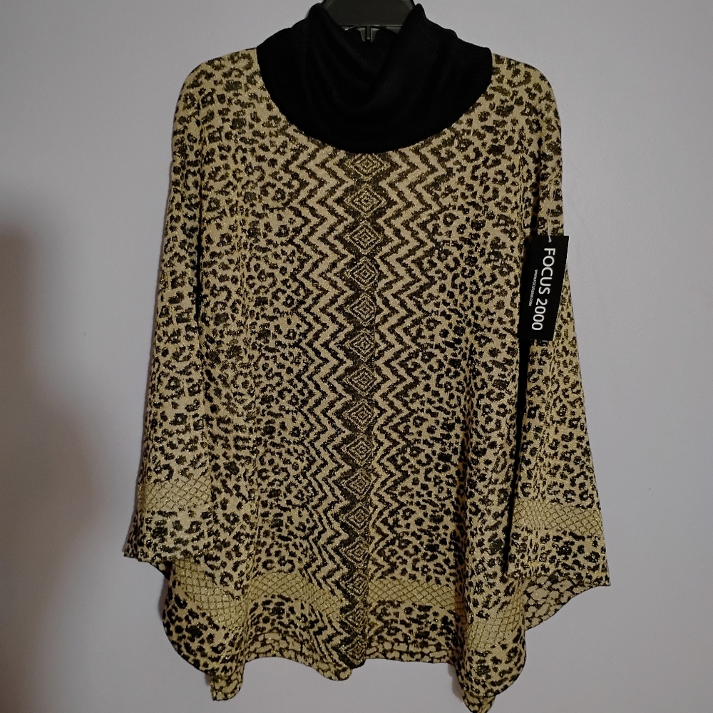 •NWT• Focus 2000 Black and Gold Poncho